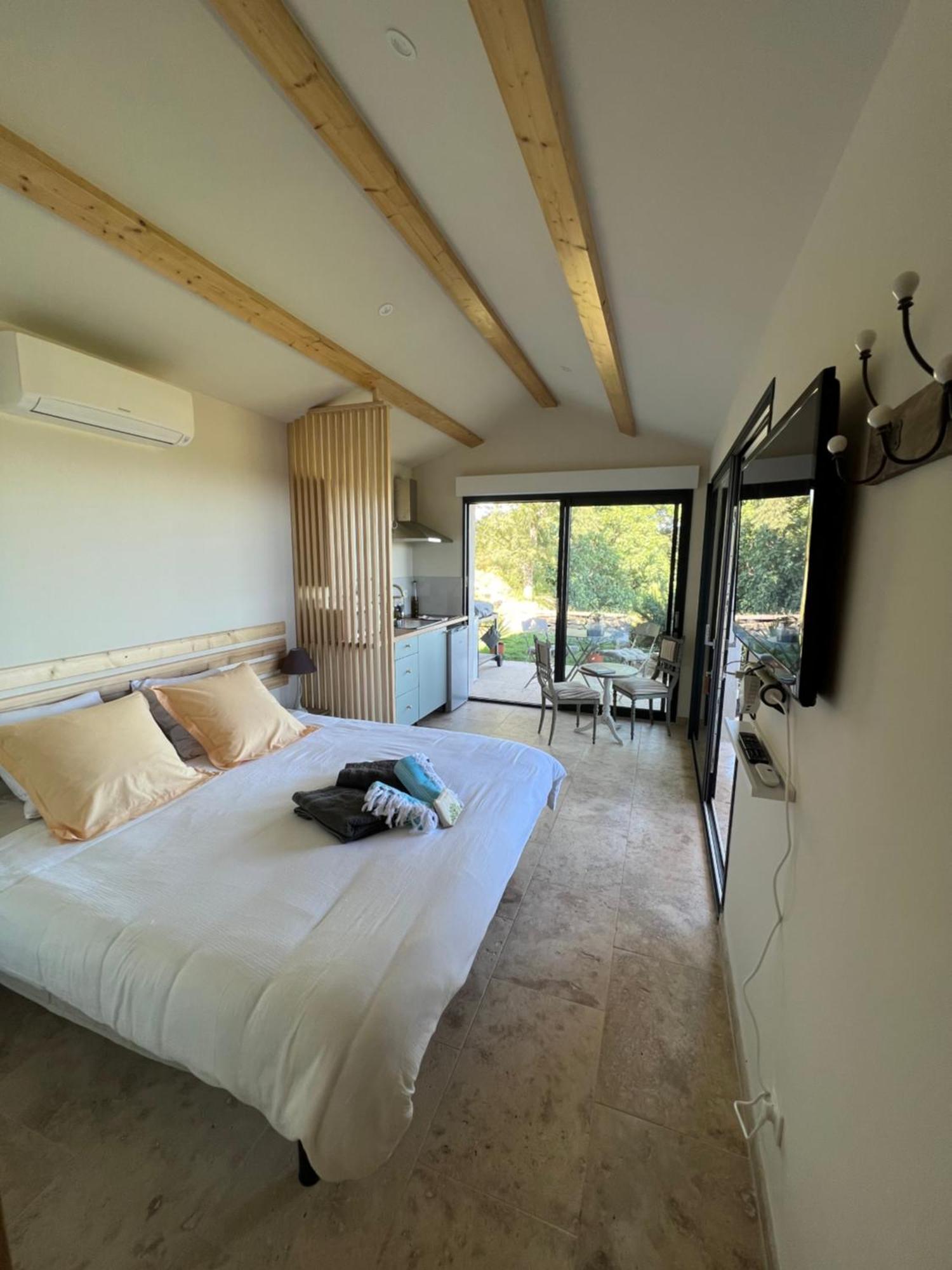 Terre Luberon Hotel Pertuis Exterior photo